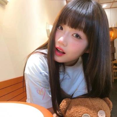 圆月映花都